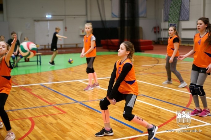 Madlienietēm un ogrēniešiem medaļas volejbola turnīrā