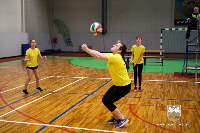 Madlienietēm un ogrēniešiem medaļas volejbola turnīrā