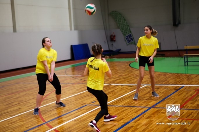 Madlienietēm un ogrēniešiem medaļas volejbola turnīrā