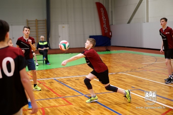 Madlienietēm un ogrēniešiem medaļas volejbola turnīrā