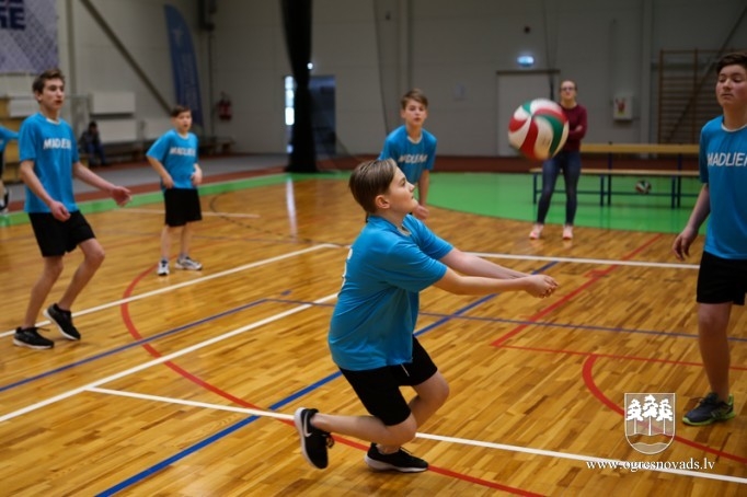 Madlienietēm un ogrēniešiem medaļas volejbola turnīrā