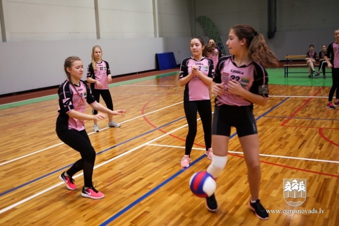Madlienietēm un ogrēniešiem medaļas volejbola turnīrā