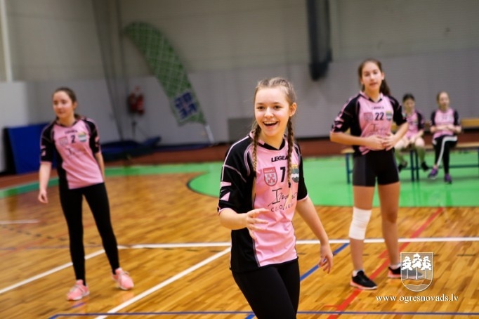 Madlienietēm un ogrēniešiem medaļas volejbola turnīrā
