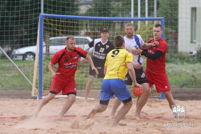 Ogrēniešiem 3.vieta pludmales handbola čempionāta 2.posmā