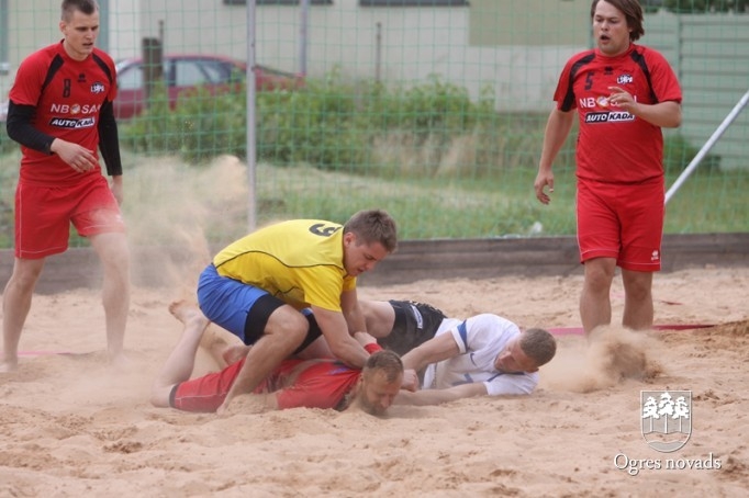 Ogrēniešiem 3.vieta pludmales handbola čempionāta 2.posmā