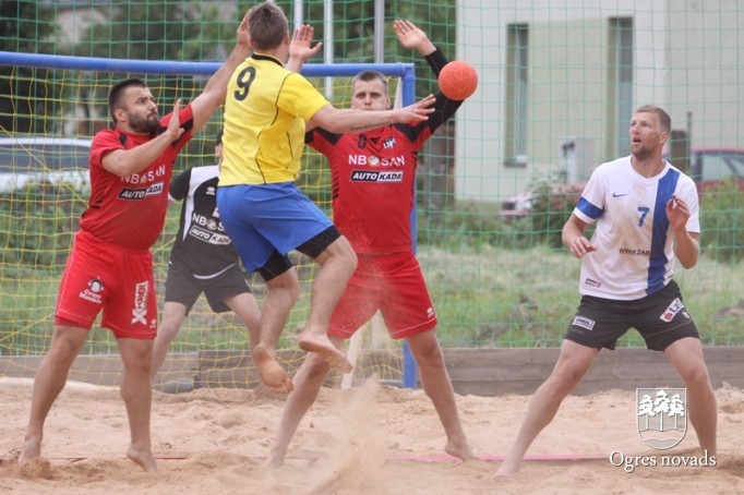 Ogrēniešiem 3.vieta pludmales handbola čempionāta 2.posmā