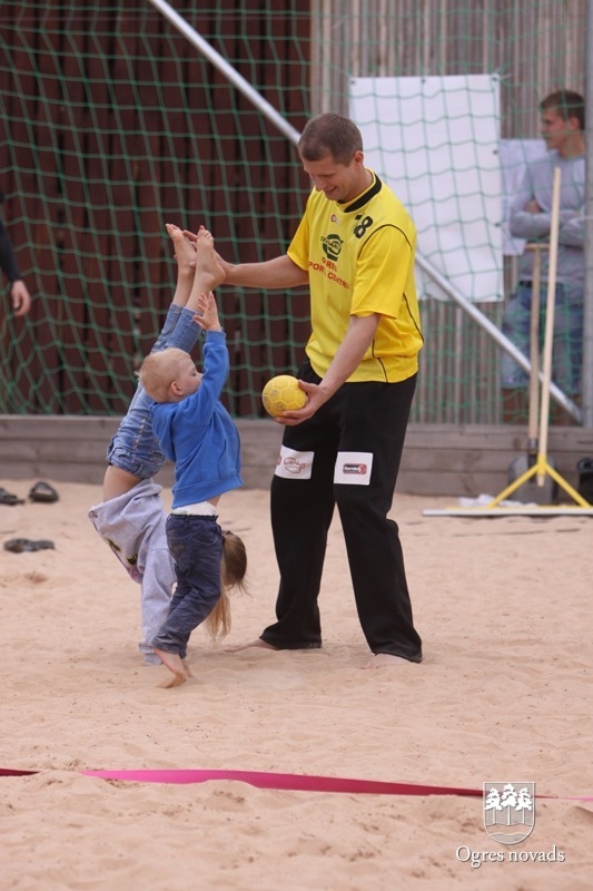 Ogrēniešiem 3.vieta pludmales handbola čempionāta 2.posmā