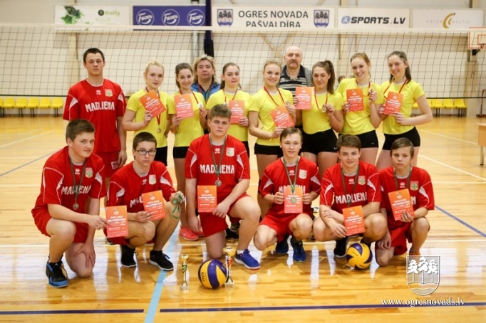 Labākie volejbolā - madlienietes un tīnūžnieki
