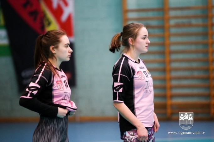 Volejbola sacensībās uzvar Madlienas vidusskola un Ogres tehnikums