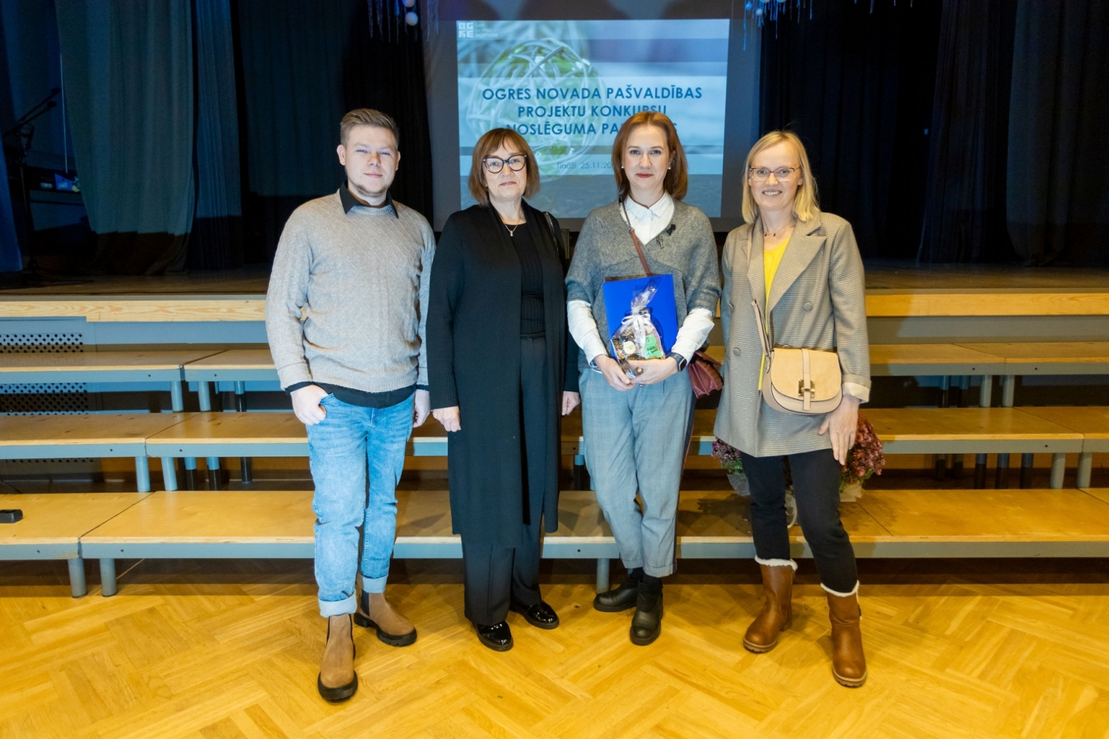 Projekta "Ugunskura vietas labiekārtošana Tomes sporta laukumā" īstenotāji