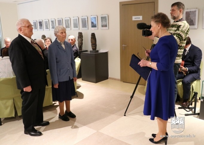 Sveic Dimanta un Zelta kāzu pārus