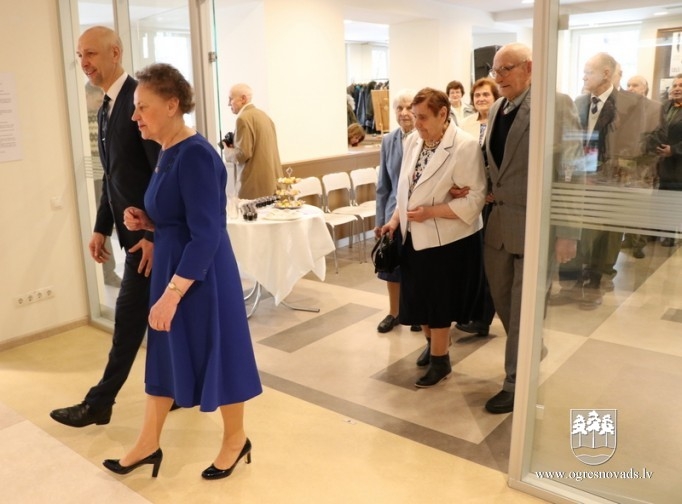 Sveic Dimanta un Zelta kāzu pārus