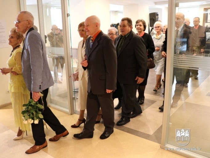 Sveic Dimanta un Zelta kāzu pārus