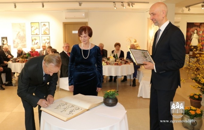 Pašvaldība sveic novada Dimanta un Zelta kāzu pārus