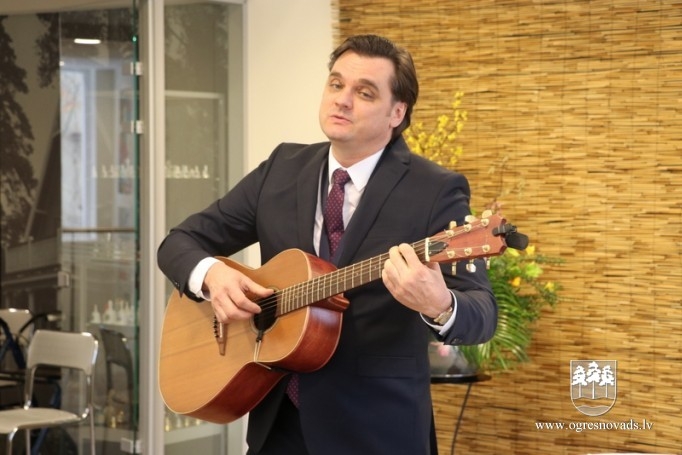 Godina Zelta un Dimanta kāzu pārus