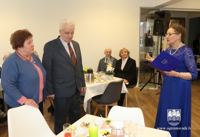 Godina Zelta un Dimanta kāzu pārus