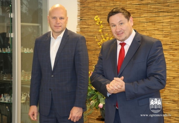 Godina Zelta un Dimanta kāzu pārus