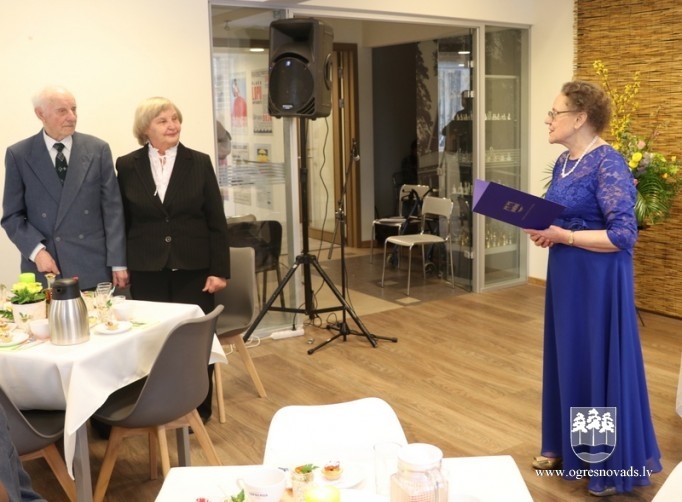 Godina Zelta un Dimanta kāzu pārus