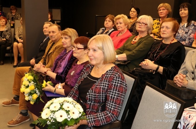 Pedagogi tiek uzņemti skolotāju Zelta fondā