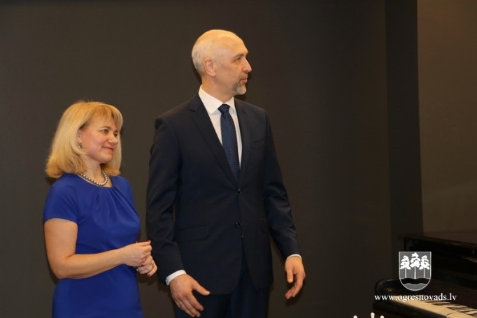 Pedagogi tiek uzņemti skolotāju Zelta fondā