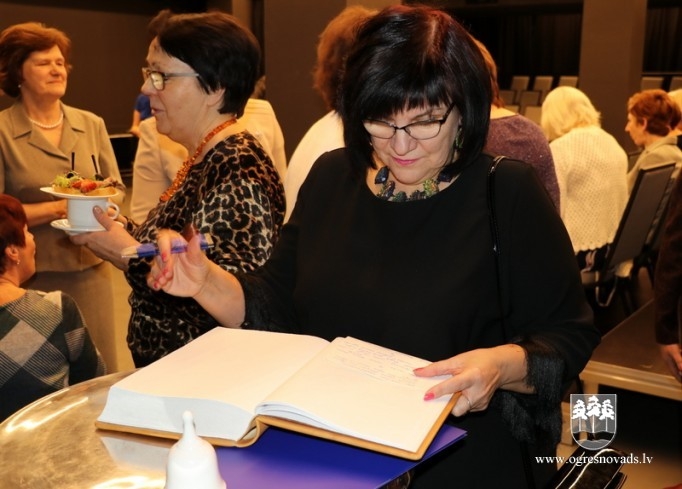 Pedagogi tiek uzņemti skolotāju Zelta fondā