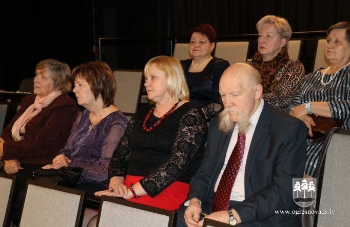 Pedagogi tiek uzņemti skolotāju Zelta fondā
