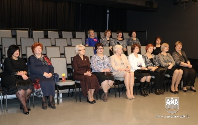Pedagogi tiek uzņemti skolotāju Zelta fondā