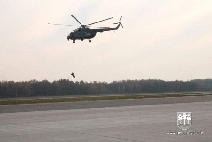 PII ”Zelta sietiņš” bērni viesojās Lielvārdes Gaisa spēku aviācijas bāzē
