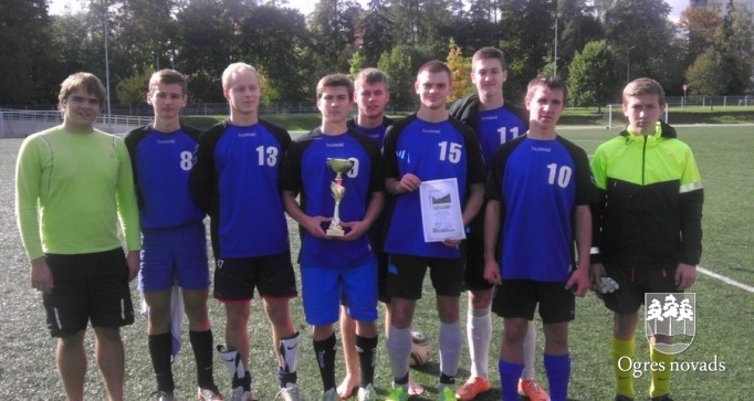 Ogres Valsts ģimnāzijā aizvadīts zibensturnīrs futbolā