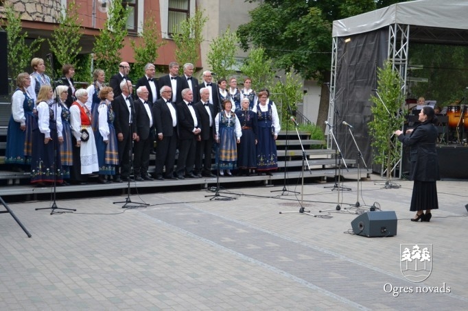 VIII Ziemeļu un Baltijas valstu Dziesmu svētku Novadu diena Ogrē