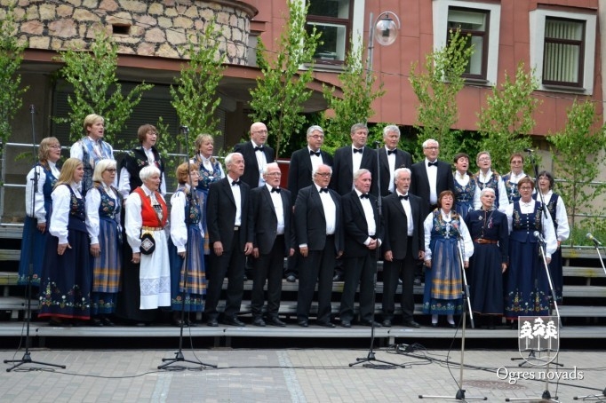 VIII Ziemeļu un Baltijas valstu Dziesmu svētku Novadu diena Ogrē