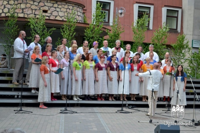 VIII Ziemeļu un Baltijas valstu Dziesmu svētku Novadu diena Ogrē