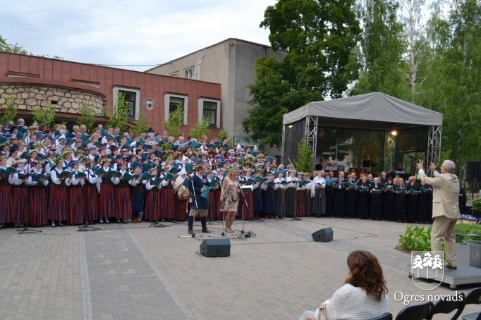 VIII Ziemeļu un Baltijas valstu Dziesmu svētku Novadu diena Ogrē