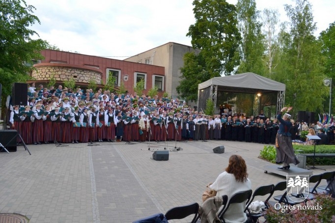 VIII Ziemeļu un Baltijas valstu Dziesmu svētku Novadu diena Ogrē