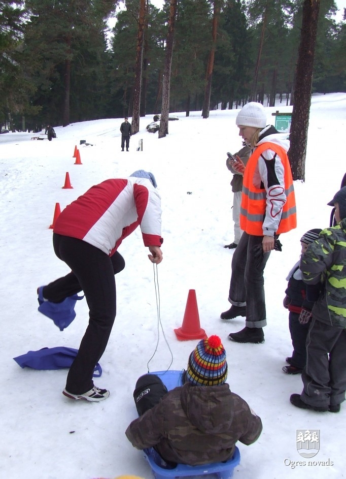 Aizvadīti Ogres novada ģimeņu ziemas sporta svētki