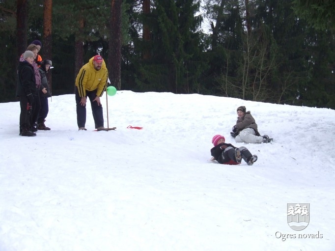 Aizvadīti Ogres novada ģimeņu ziemas sporta svētki