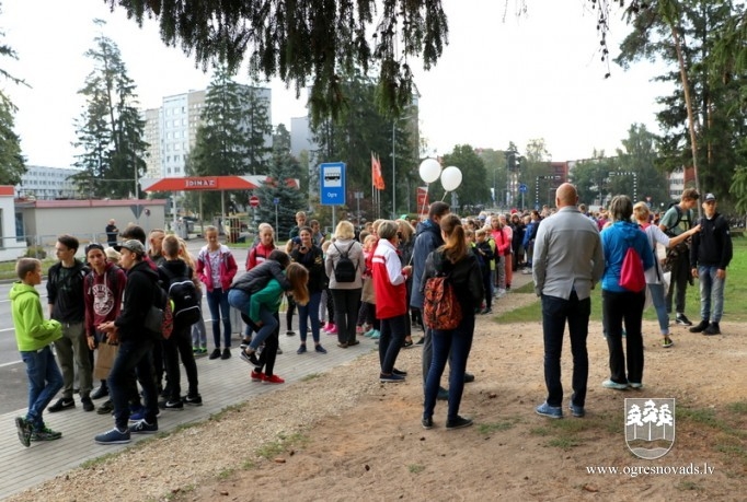Skolēni dodas patriotiskā pārgājienā