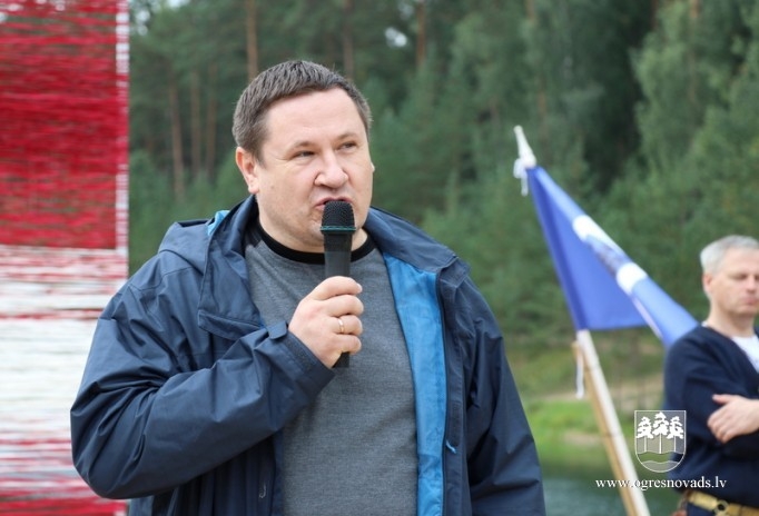 Skolēni dodas patriotiskā pārgājienā