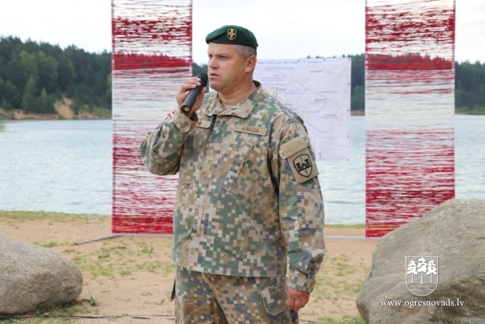 Skolēni dodas patriotiskā pārgājienā