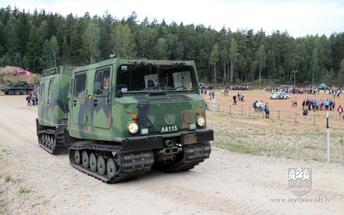 Skolēni dodas patriotiskā pārgājienā