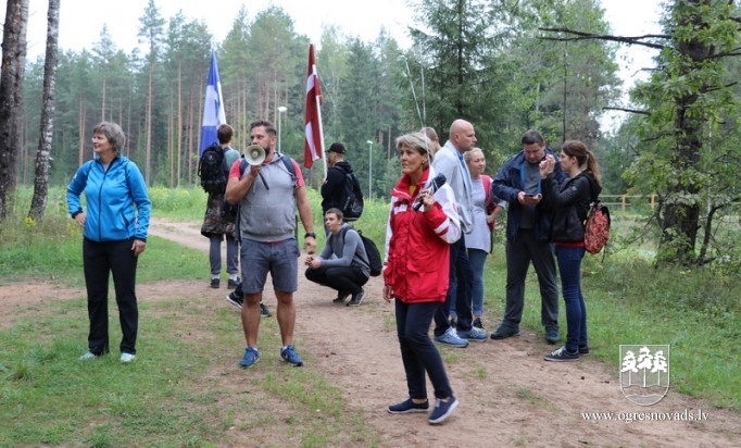 Skolēni dodas patriotiskā pārgājienā