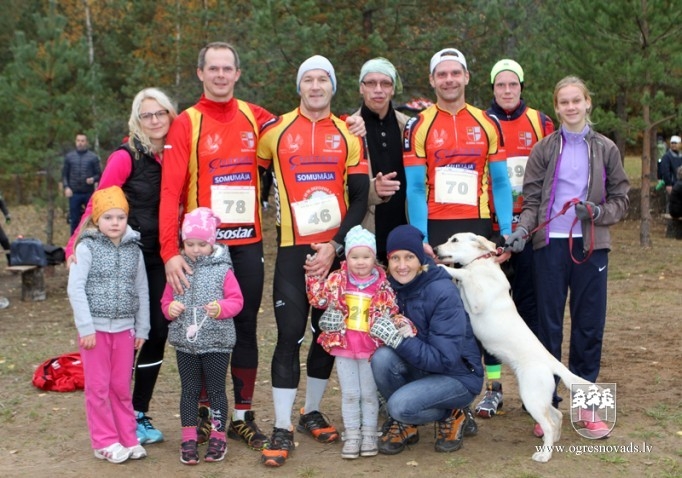 Vairāk nekā 200 skrējēju piedalās "Zilo kalnu rudens krosā 2015"