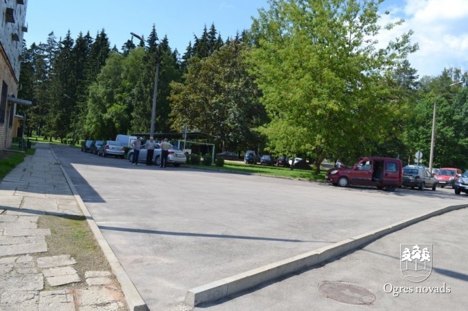Atrisināts Zilokalnu pr.16 un 18 māju stāvvietu jautājums