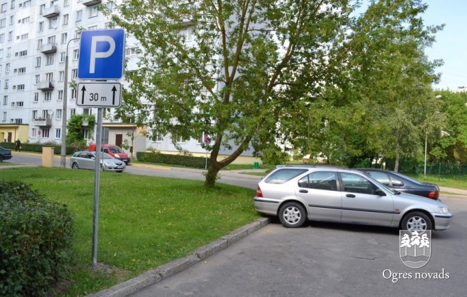Atrisināts Zilokalnu pr.16 un 18 māju stāvvietu jautājums