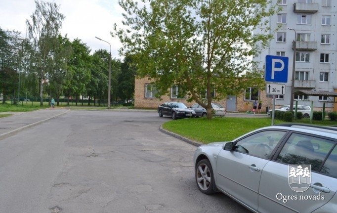 Atrisināts Zilokalnu pr.16 un 18 māju stāvvietu jautājums