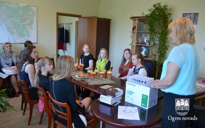 Apbalvo zīmējumu konkursa “No mājām izraidītie” uzvarētājus