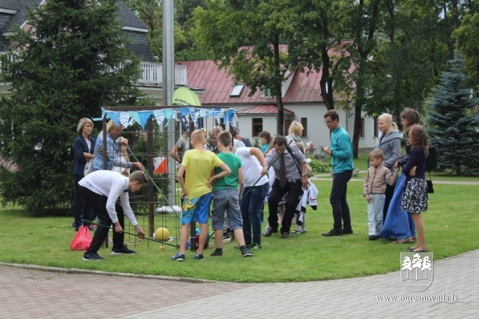 Skolas gaitas Ogres novadā sākušās