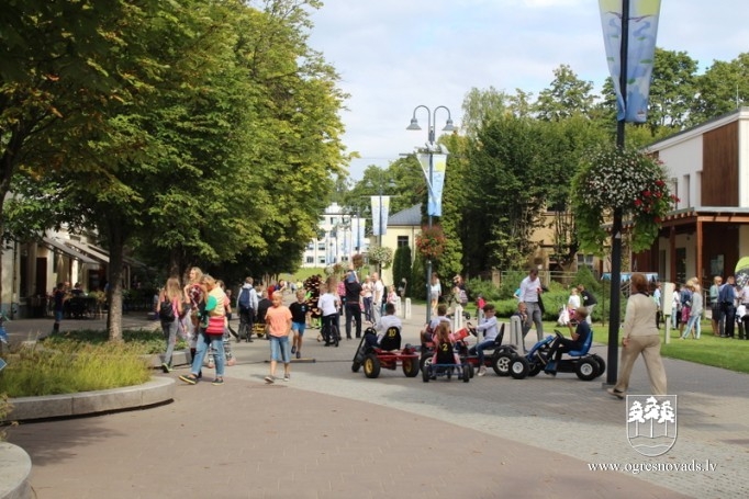 Skolas gaitas Ogres novadā sākušās