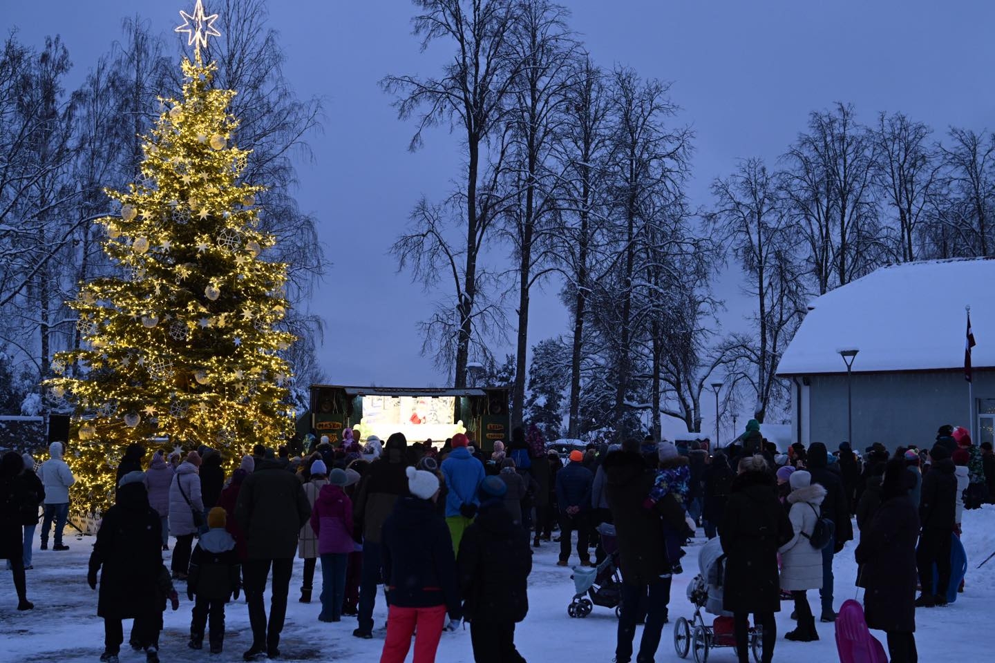 Ziemassvētku egles iedegšana Ikšķilē 03.12.2023.