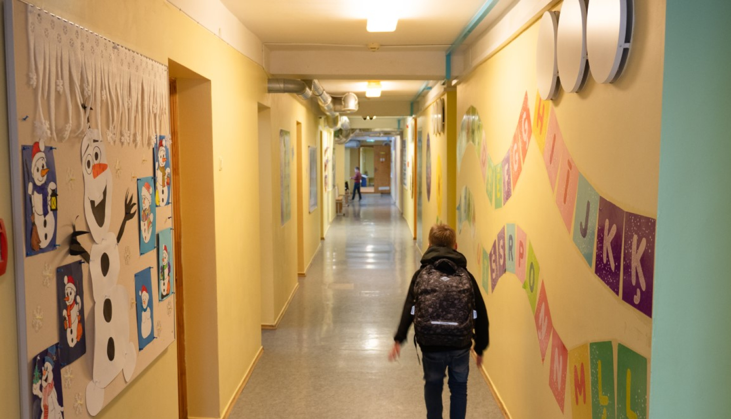 Ogres 1.vidusskolas gaitenis ar vienu bērnu